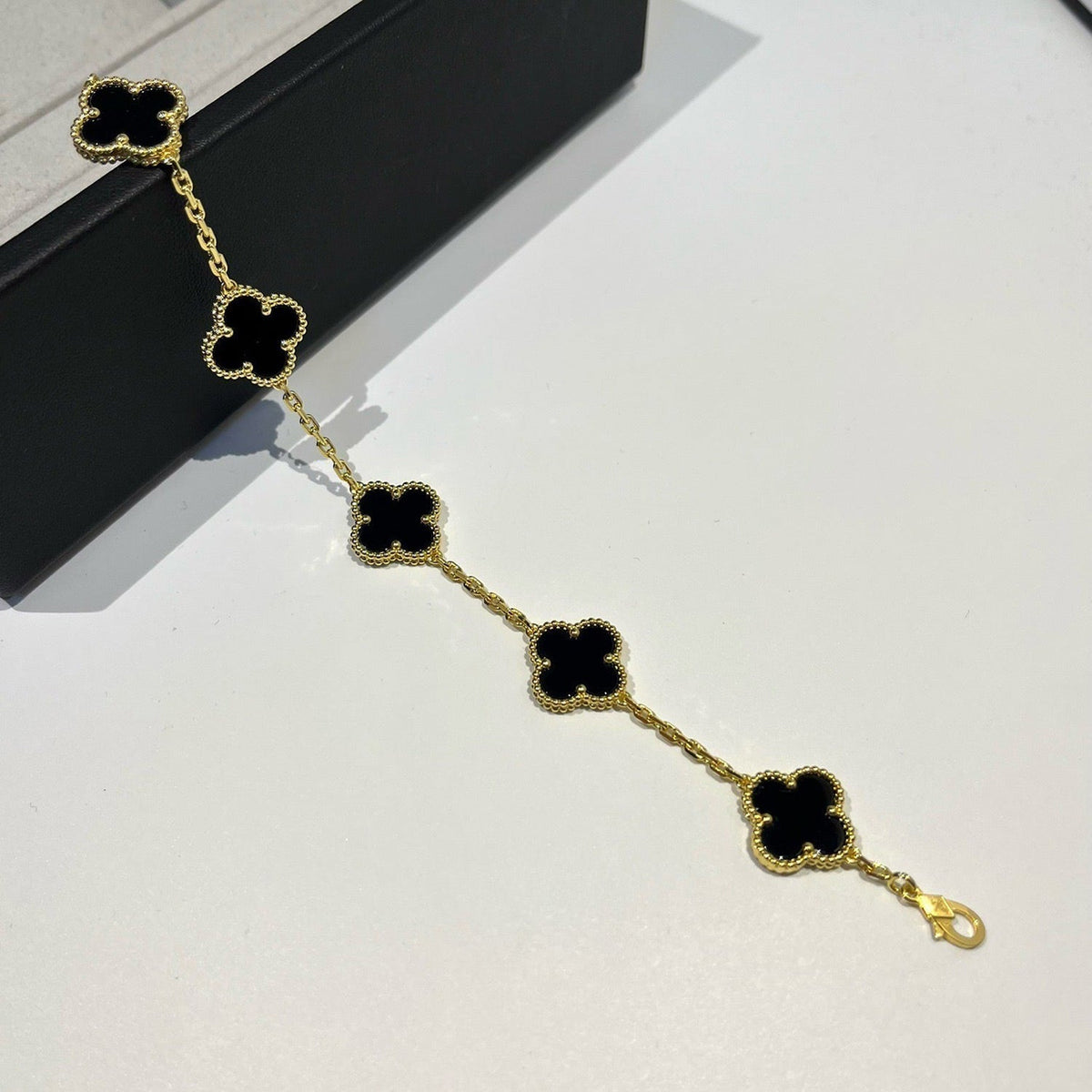 [Stellar Jewelry] CLOVER 5 MOTIF ONYXS BRACELET COLLECTION