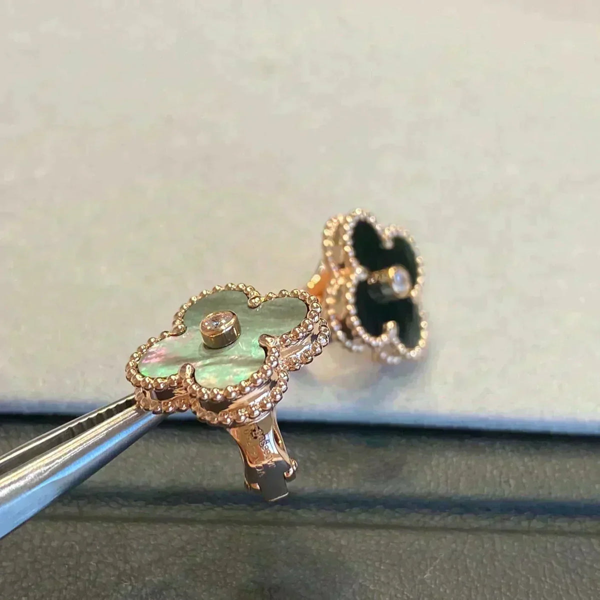 [Stellar Jewelry]CLOVER MEDIUM 1 MOTIFS GRAY MOP  DIAMOND EARRINGS