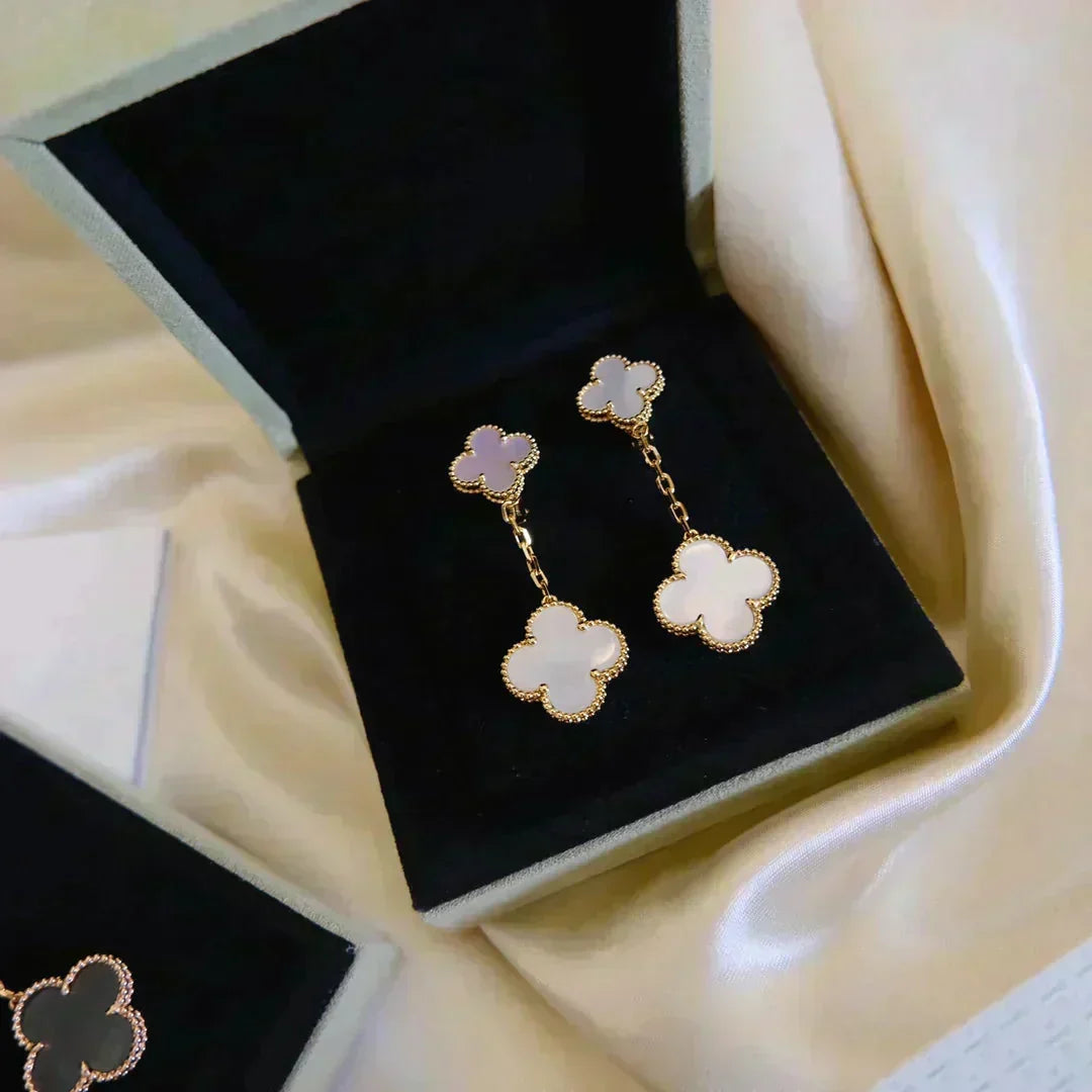 [Stellar Jewelry]CLOVER 2 MOTIF WHITE MOP EARRINGS