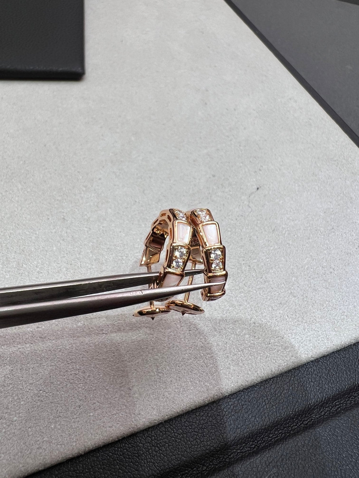 [Stellar Jewelry]SERPENTI MOP PINK GOLD EARRINGS