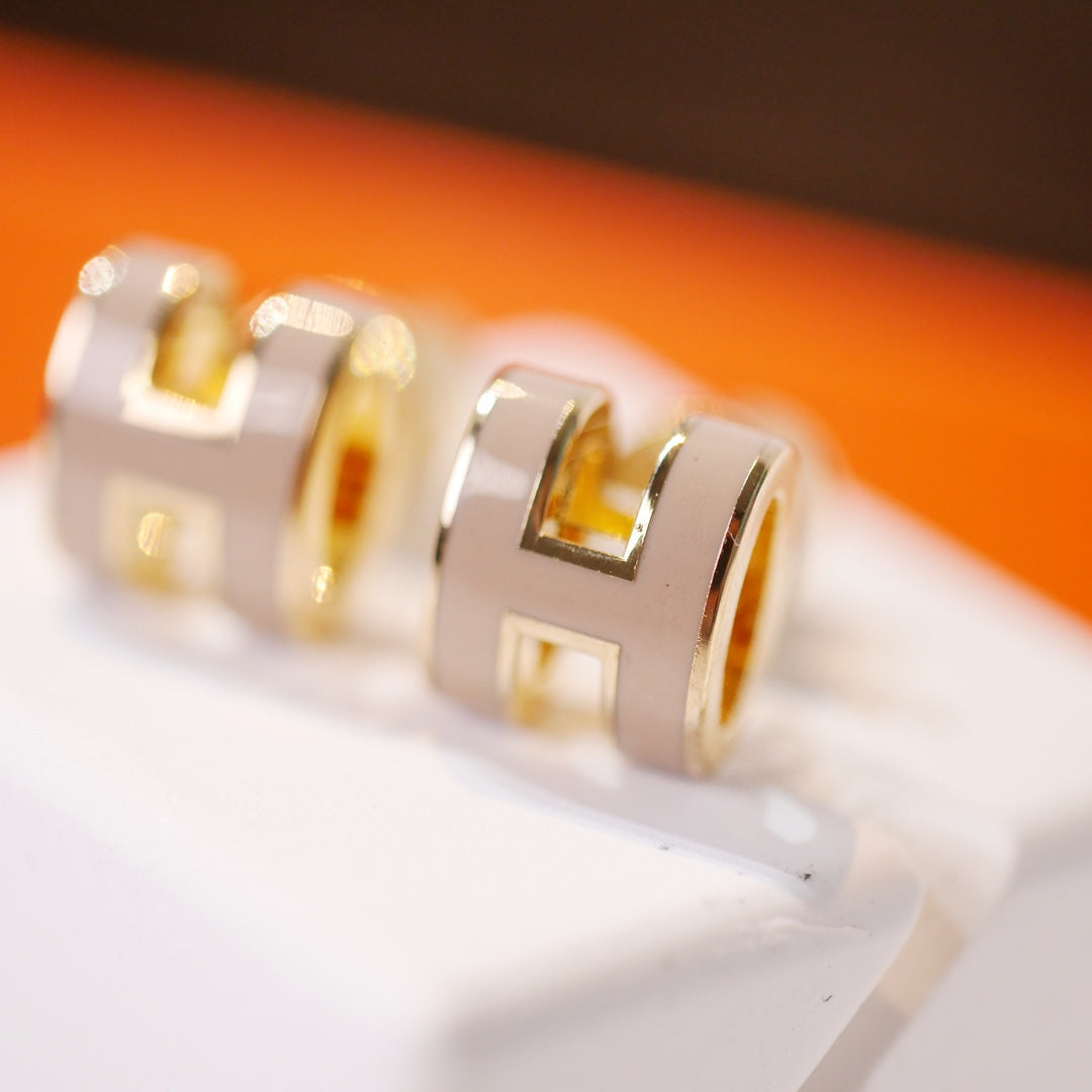 [Stellar Jewelry]MINI POP H GOLD EARRINGS GREY