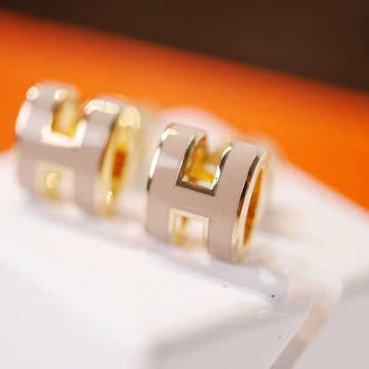 [Stellar Jewelry]MINI POP H GOLD EARRINGS GREY