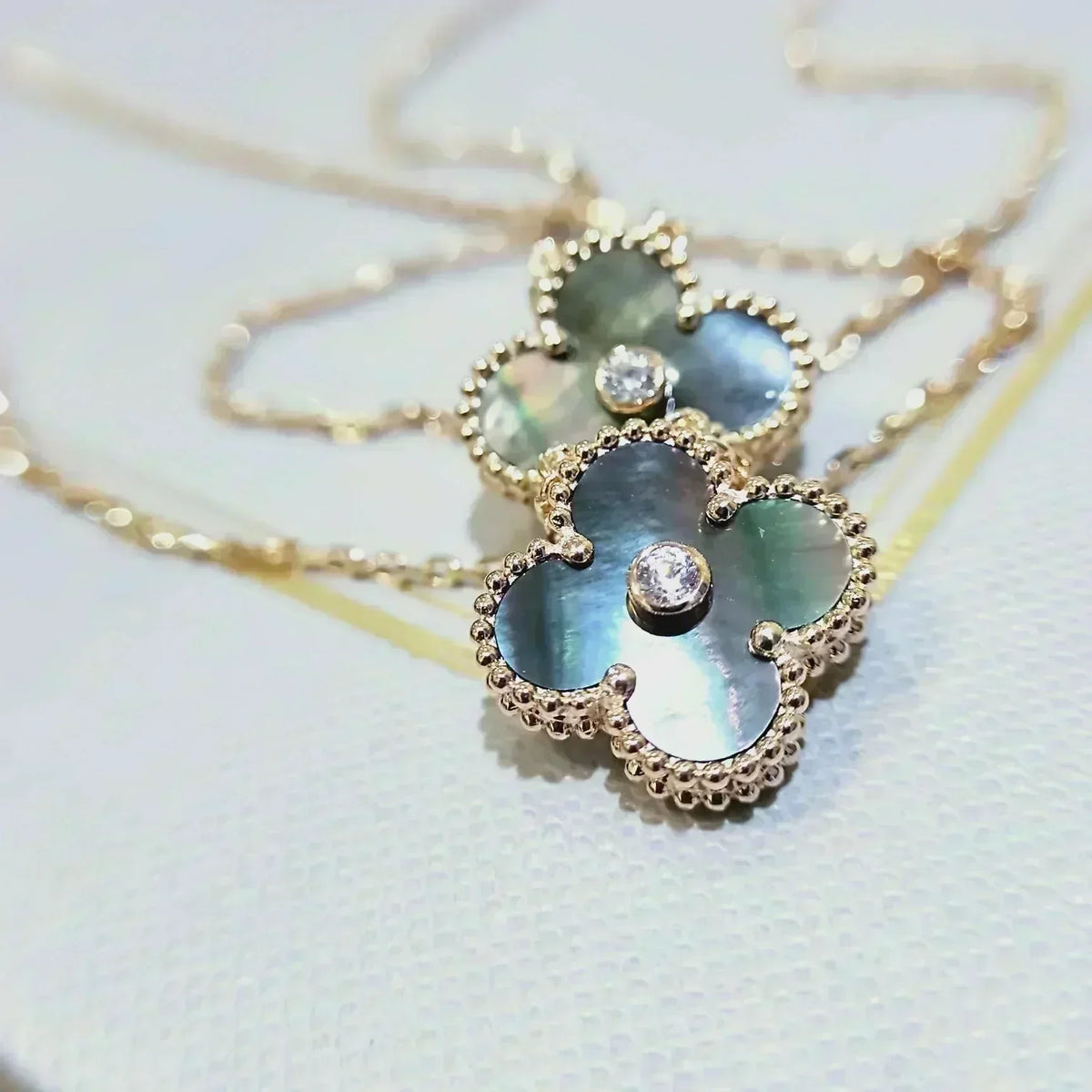 [Stellar Jewelry]CLOVER 15MM DIAMOND AND MOTHER-OF-GREY NECKLACE