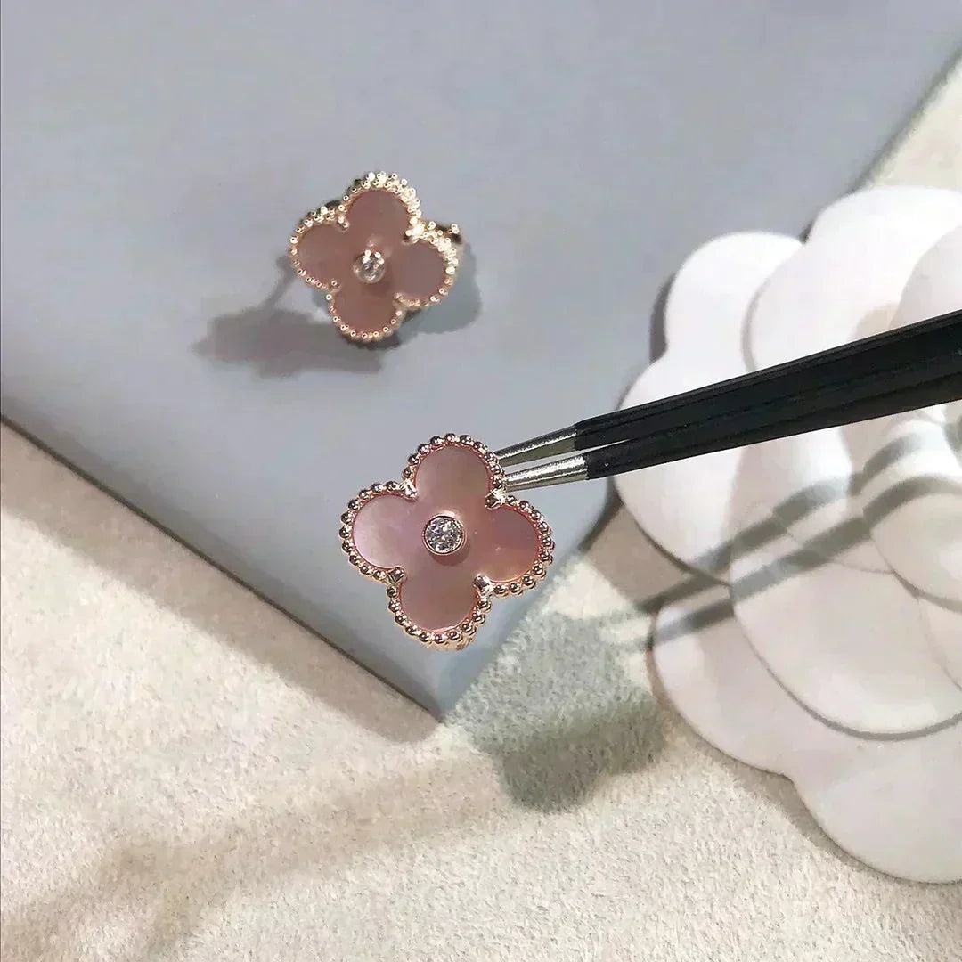 [Stellar Jewelry]CLOVER MEDIUM 1 MOTIFS  PINK MOP DIAMOND EARRINGS