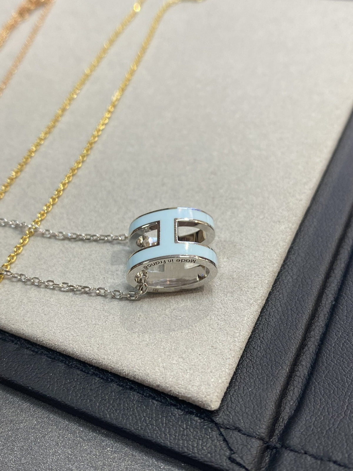 [Stellar Jewelry]POP H LIGHT BLUE NECKLACE