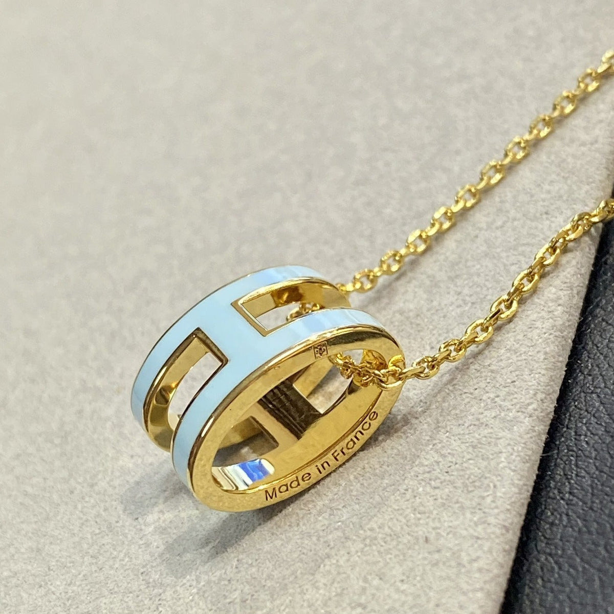[Stellar Jewelry]POP H LIGHT BLUE NECKLACE