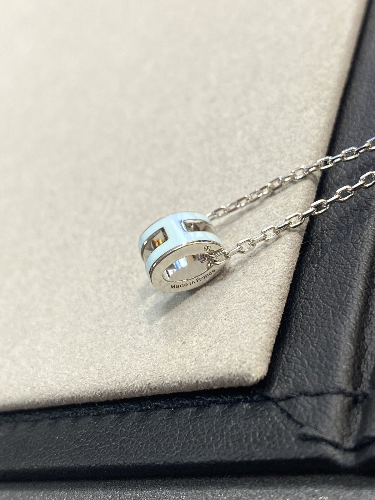 [Stellar Jewelry]POP H LIGHT BLUE NECKLACE