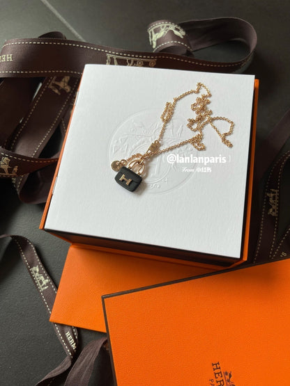[Stellar Jewelry]CONSTANCE BLACK PEDANT PINK GOLD NECKLACE