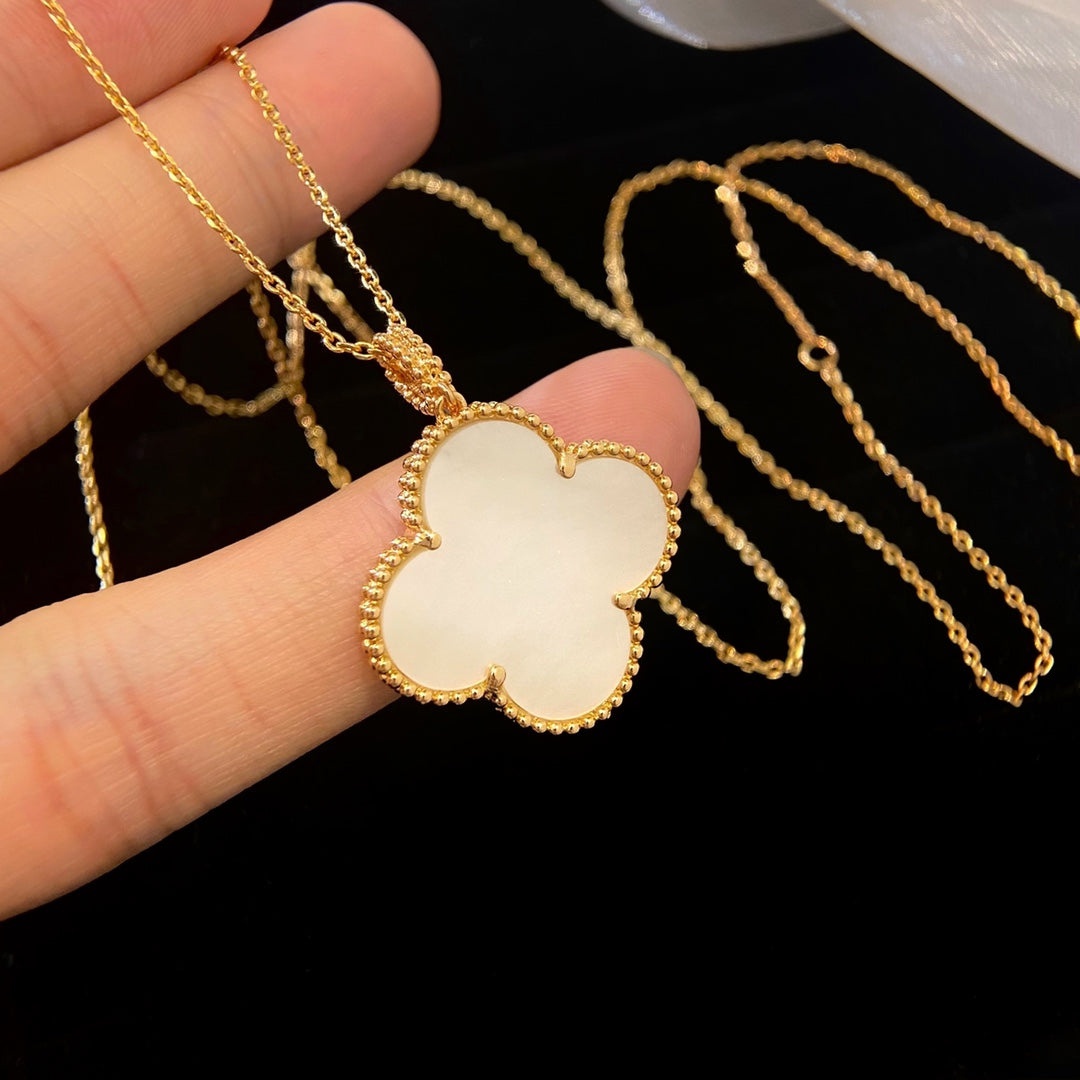[Stellar Jewelry]CLOVER 25MM MOP LARGE PENDANT NECKLACE