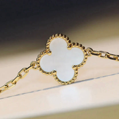 [Stellar Jewelry]CLOVER 20 MOTIFS WHITE MOP NECKLACE