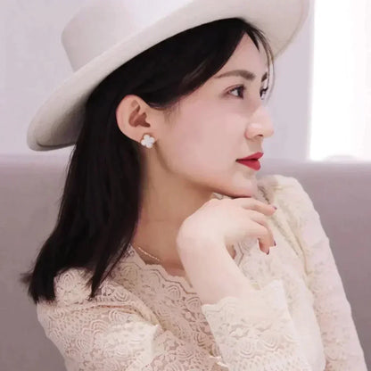 [Stellar Jewelry]CLOVER MEDIUM 1 MOTIFS  WHITE MOP STUD EARRINGS