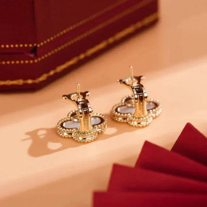 [Stellar Jewelry]CLOVER MEDIUM 1 MOTIFS  WHITE MOP STUD EARRINGS