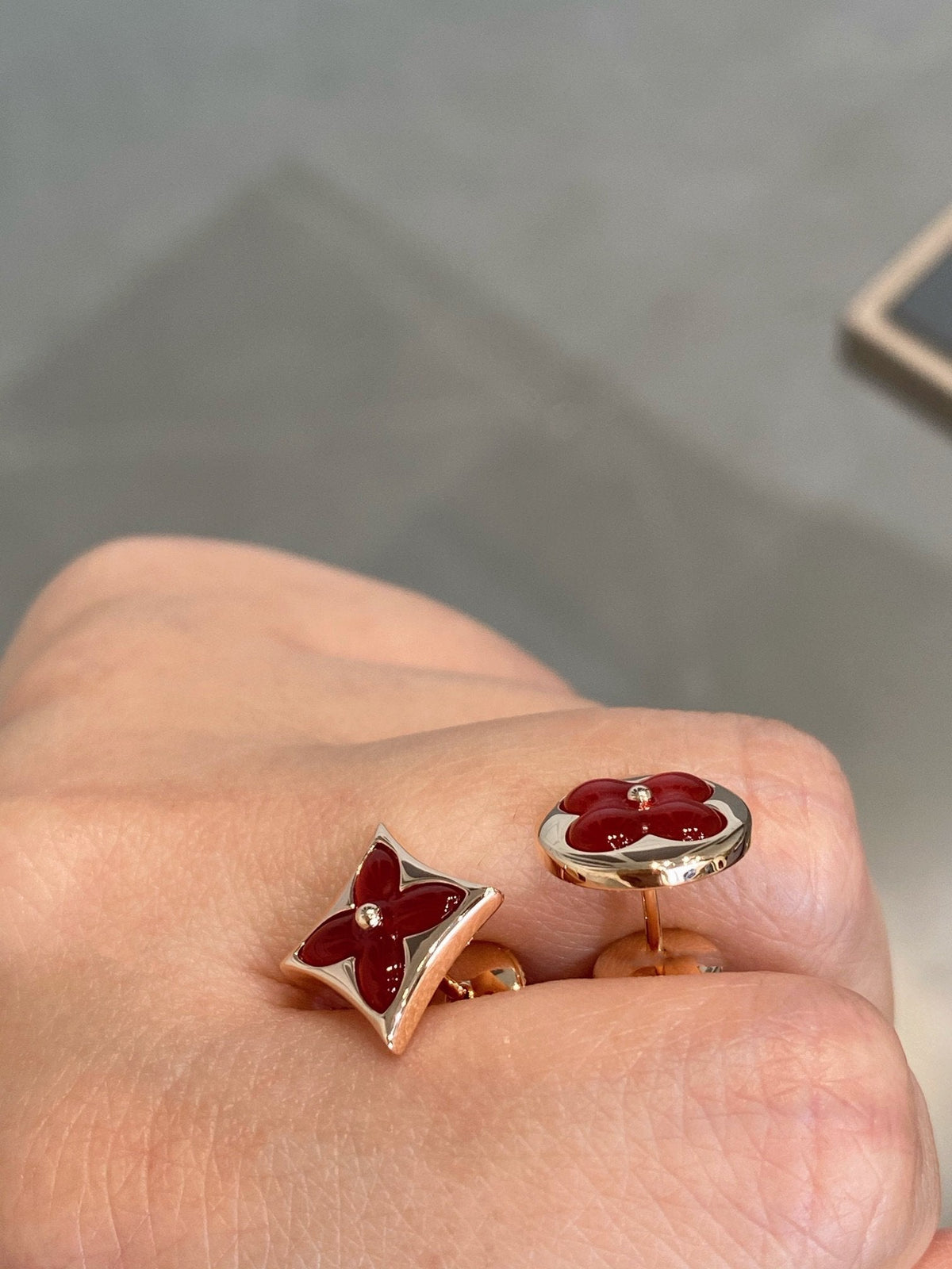 [Stellar Jewelry]STAR AND SUN PINK GOLD CARNELIAN STUD EARRINGS
