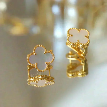 [Stellar Jewelry]CLOVER MEDIUM 1 MOTIFS  WHITE MOP STUD EARRINGS