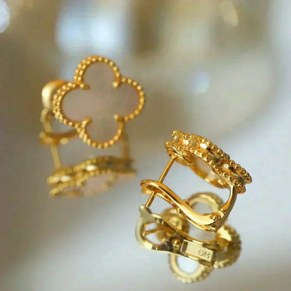 [Stellar Jewelry]CLOVER MEDIUM 1 MOTIFS  WHITE MOP STUD EARRINGS