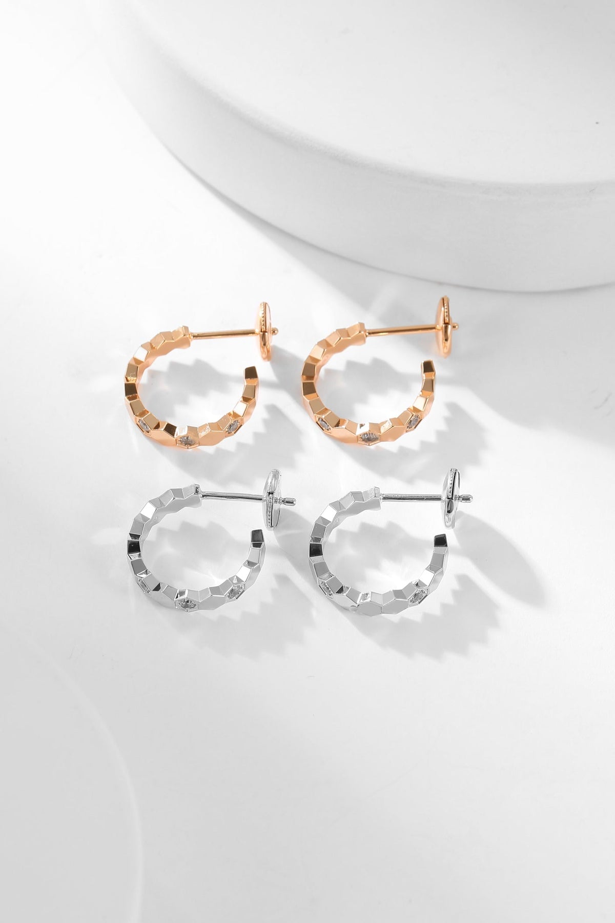 [Stellar Jewelry]BEE LOVE DIAMOND HOOP EARRINGS