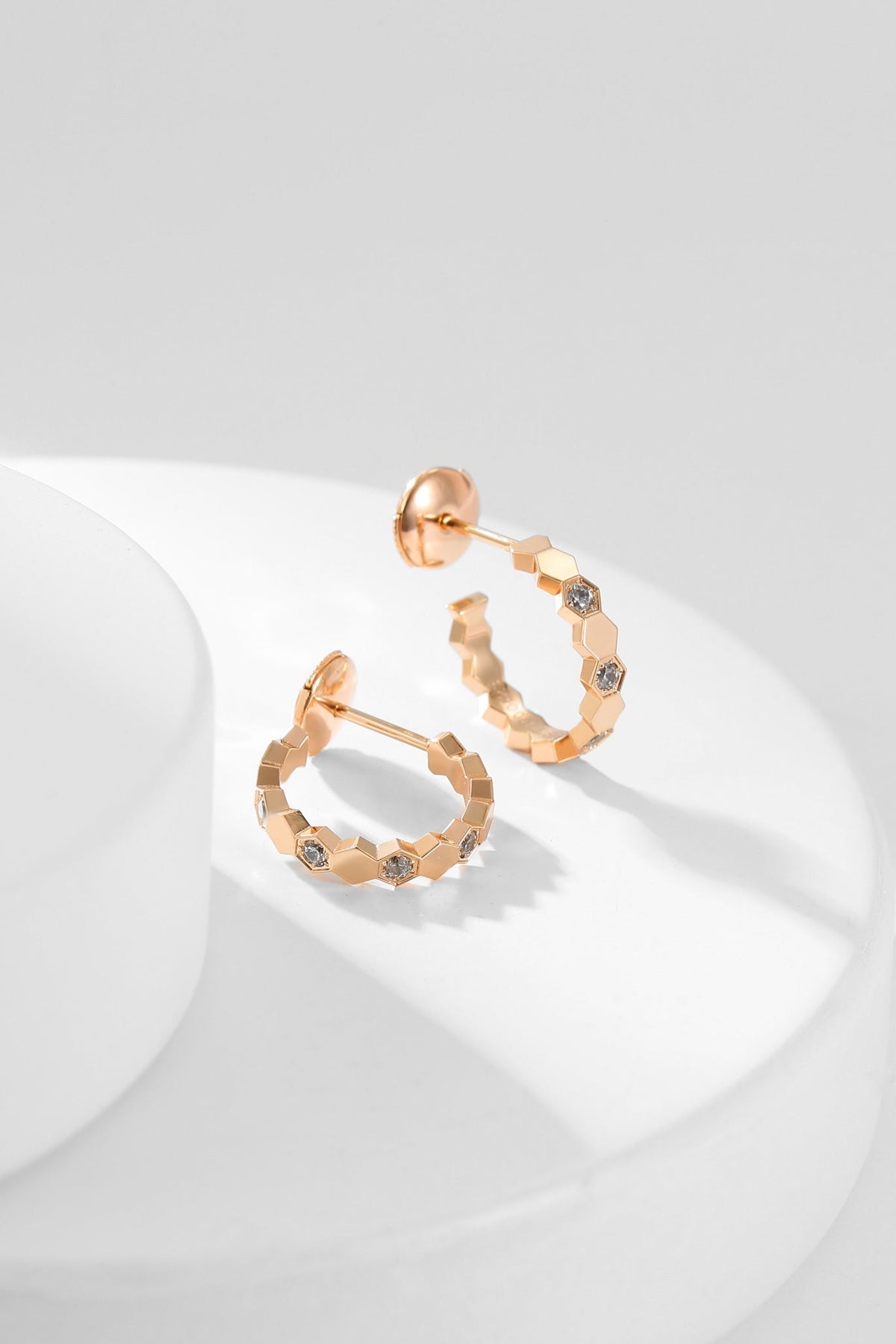[Stellar Jewelry]BEE LOVE DIAMOND HOOP EARRINGS