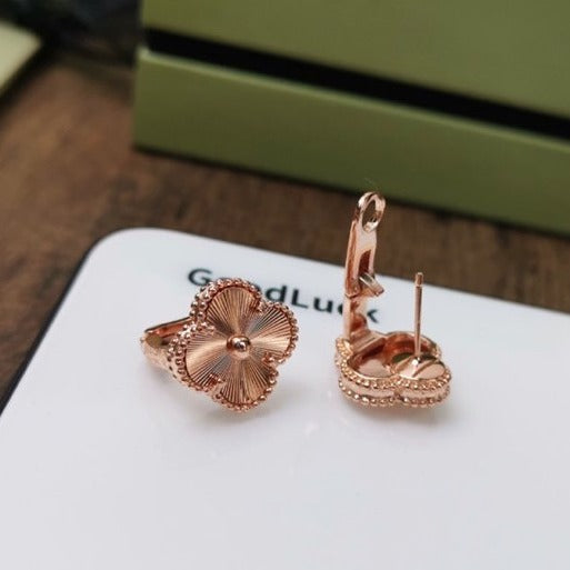 [Stellar Jewelry]CLOVER MEDIUM STUD EARRINGS