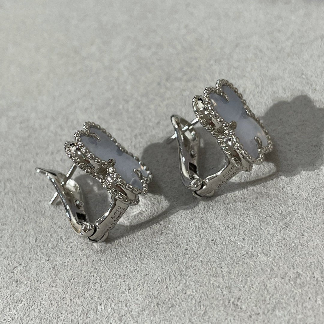 [Stellar Jewelry]CLOVER CHALCEDONY SILVER STUD EARRINGS