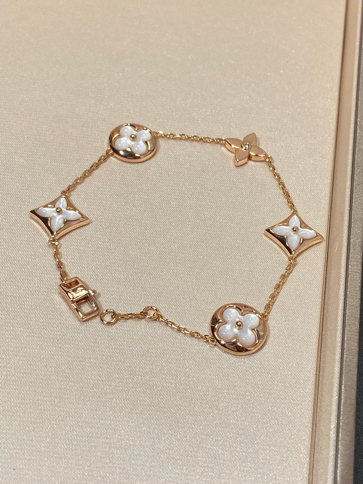 [Stellar Jewelry]STAR AND SUN 5 MOTIF MOP PINK GOLD BRACELET