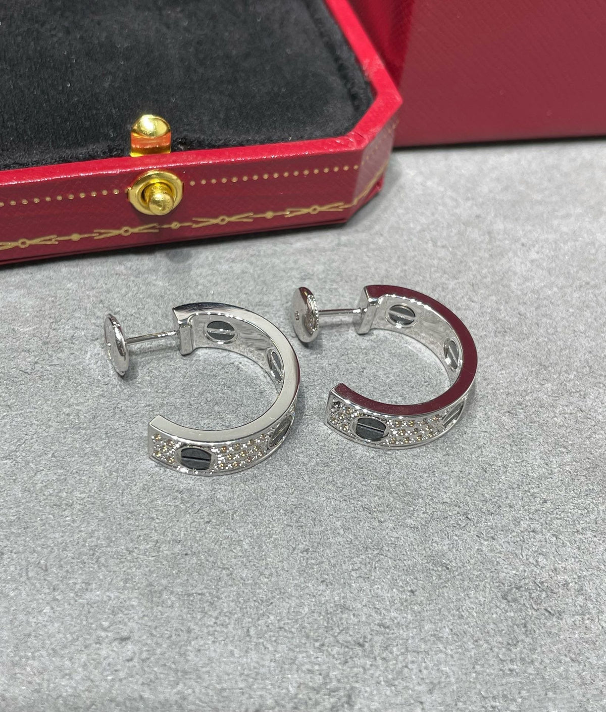 [Stellar Jewelry]LOVE CERAMIC DIAMOND PAVED SILVER EARRINGS