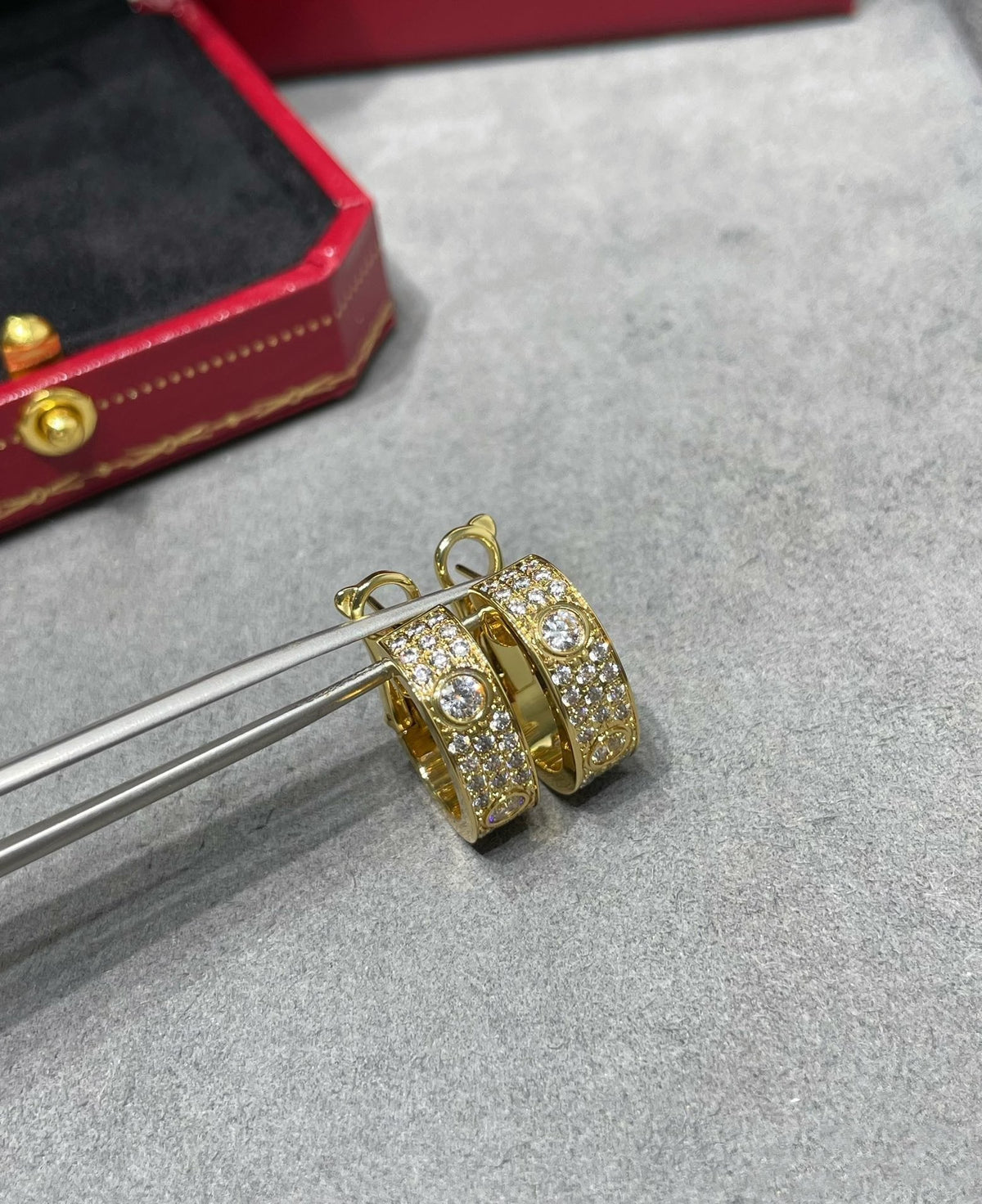 [Stellar Jewelry]LOVE 5.5MM DIAMOND PAVED EARRINGS
