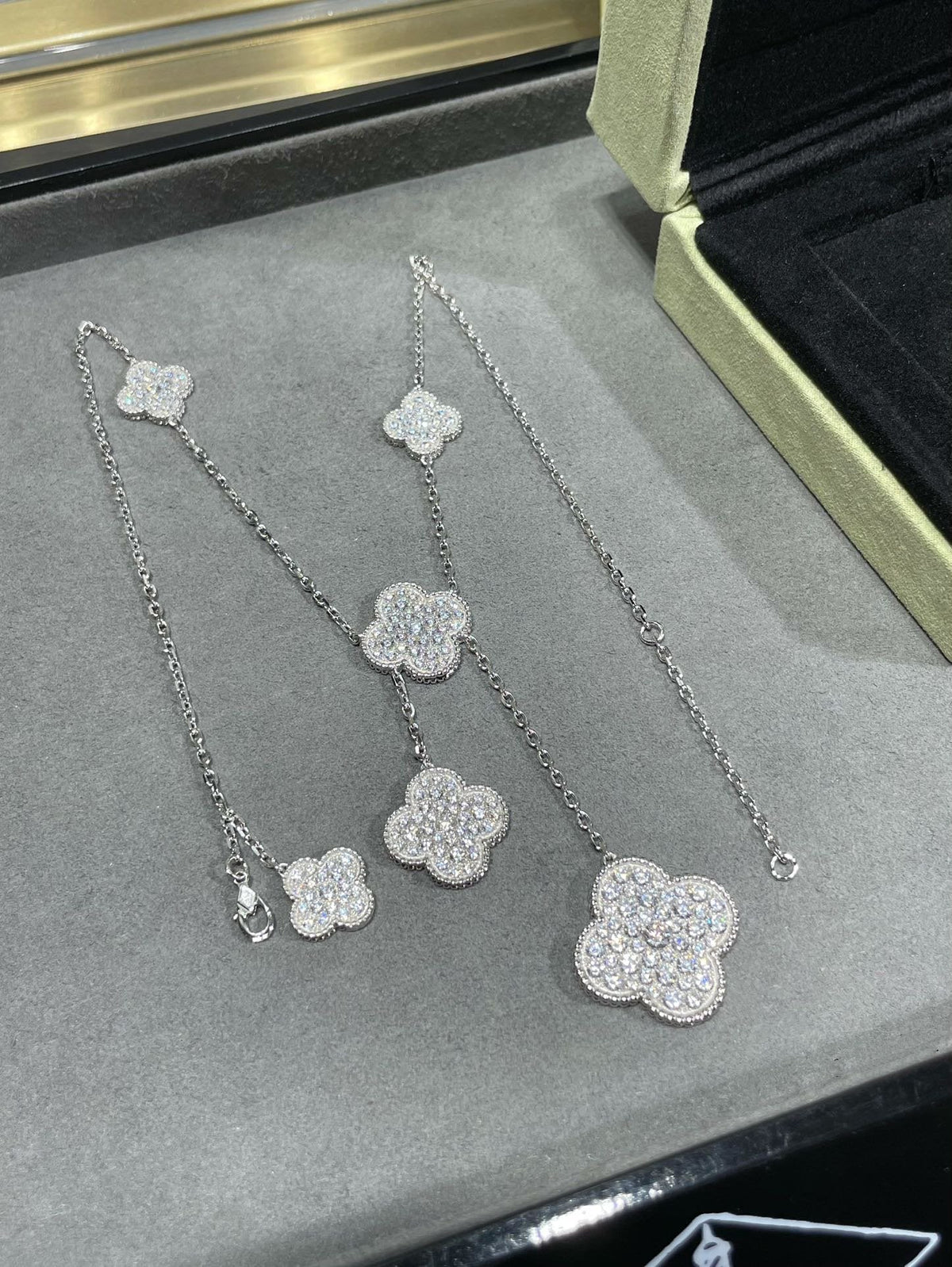 [Stellar Jewelry]CLOVER 6 MOTIF DIAMOND PAVED NECKLACE