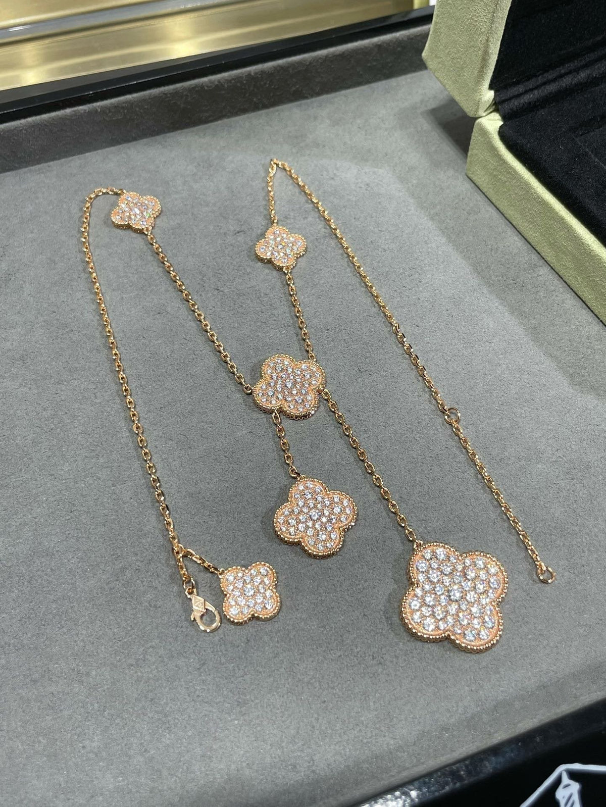 [Stellar Jewelry]CLOVER 6 MOTIF DIAMOND PAVED NECKLACE