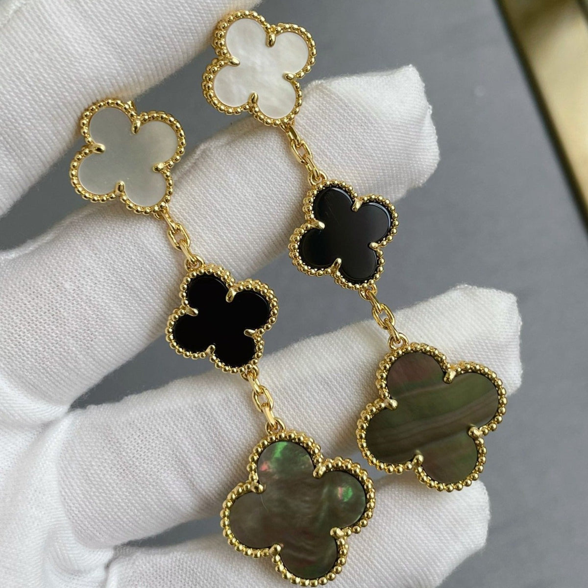 [Stellar Jewelry]CLOVER 3 MOTIF MOP ONYX DARK MOP PINK GOLD EARRINGS