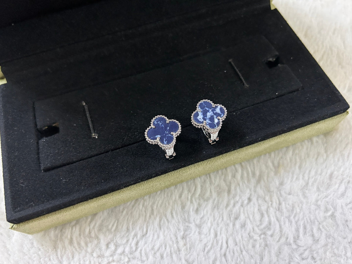 [Stellar Jewelry]CLOVER PIETERSITE MEDIUM STUD EARRINGS