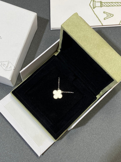 [Stellar Jewelry]CLOVER MEDIUM SILVER WHITE MOP NECKLACE