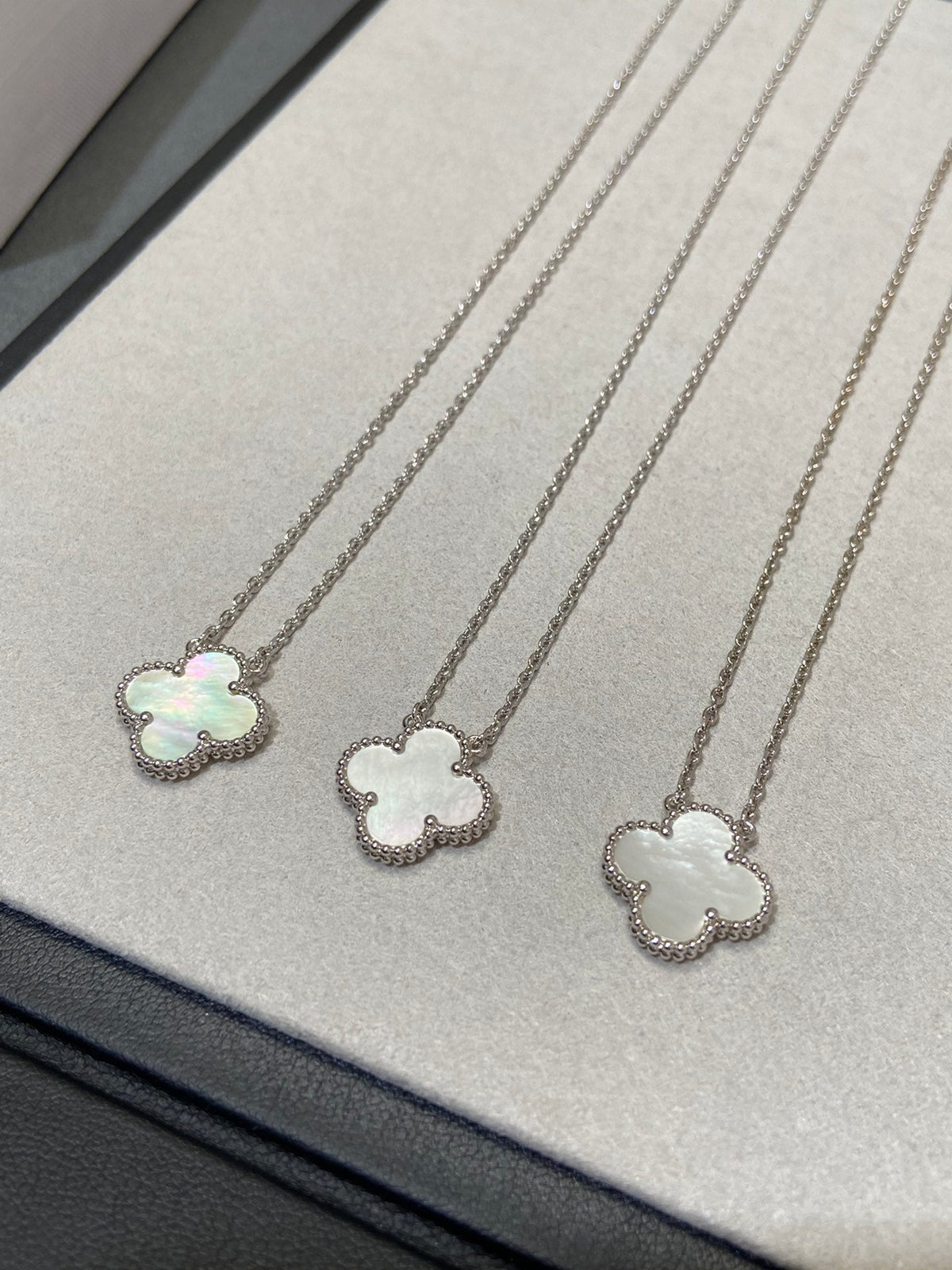 [Stellar Jewelry]CLOVER MEDIUM SILVER WHITE MOP NECKLACE