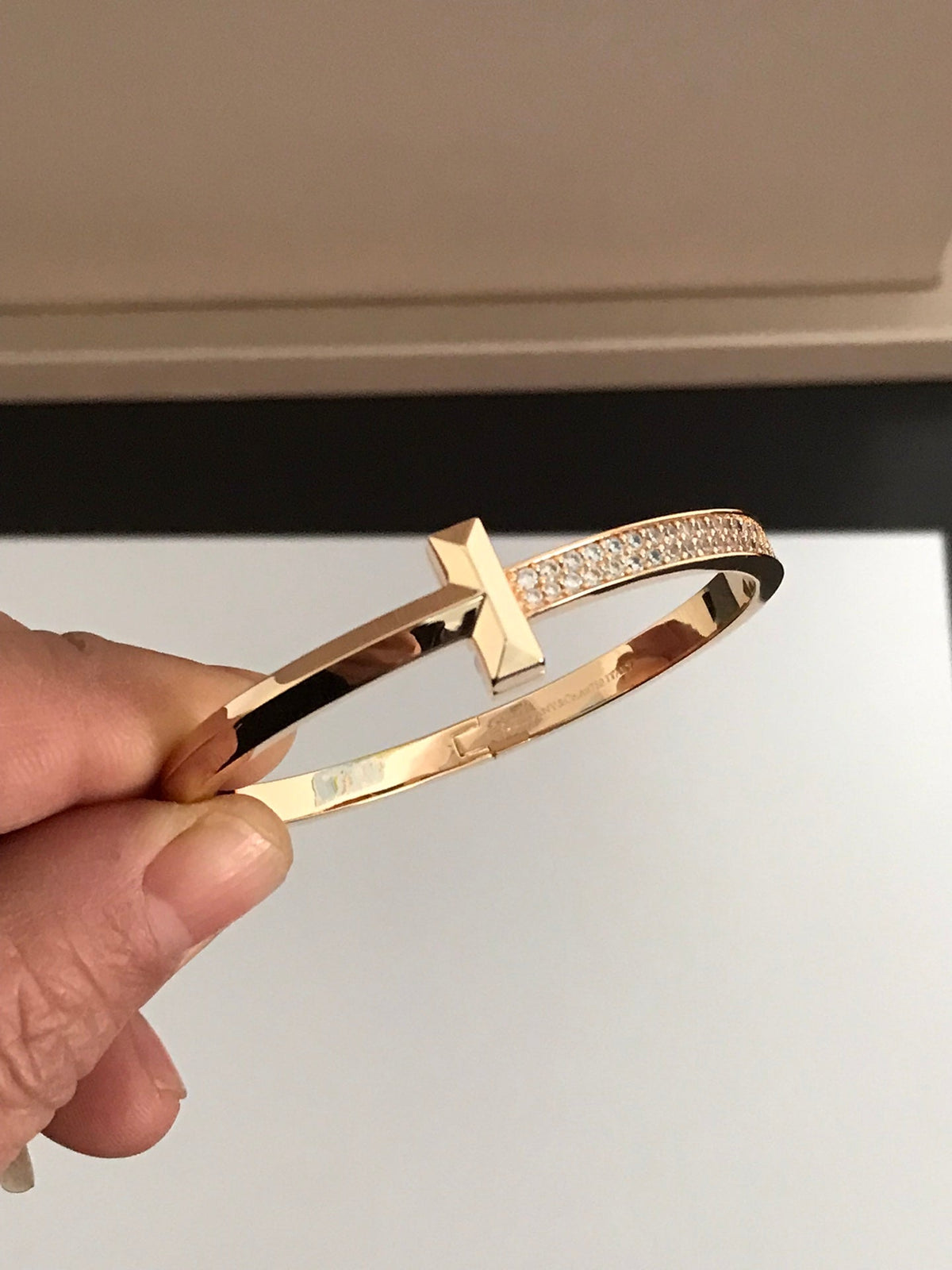 [Stellar jewels]T1 WIDE DIAMOND HINGED BANGLE PINK GOLD