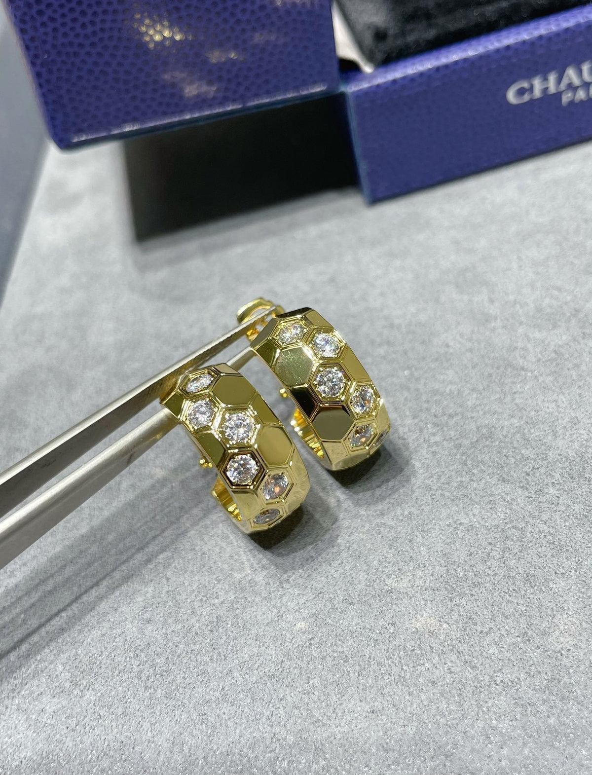 [Stellar Jewelry]BEE LOVE DIAMOND HOOP EARRINGS