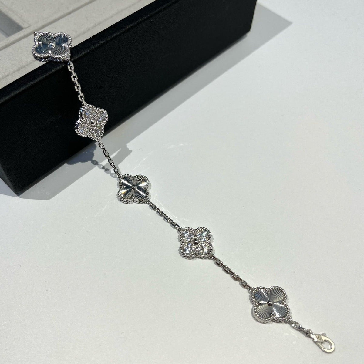 [Stellar Jewelry] CLOVER 5 MOTIF LASER BRACELET COLLECTION