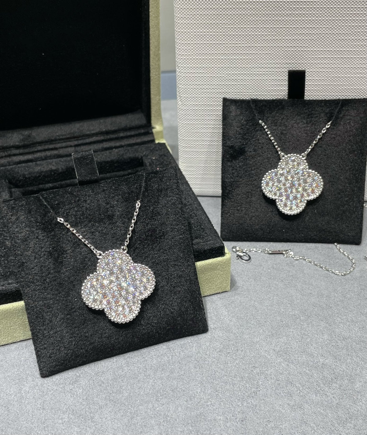 [Stellar Jewelry]CLOVER 25MM LARGE PENDANT DIAMOND PAVED SILVER NECKLACE