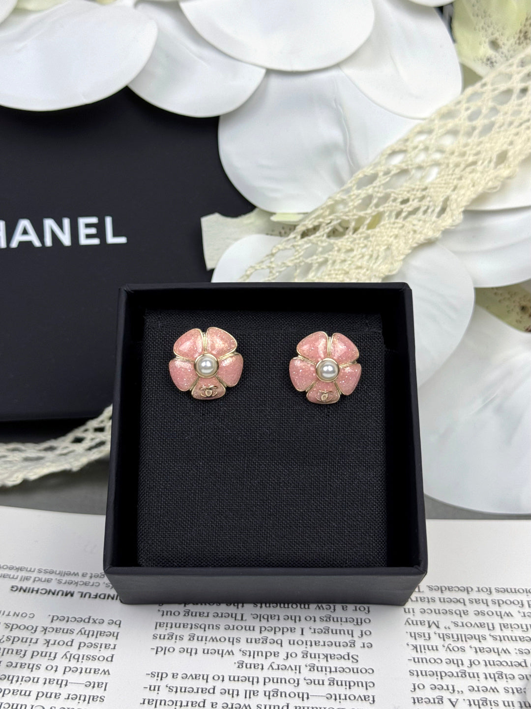 [Stellar Jewelry]26C Pink Camellia Pearl Enamel Stud Earrings