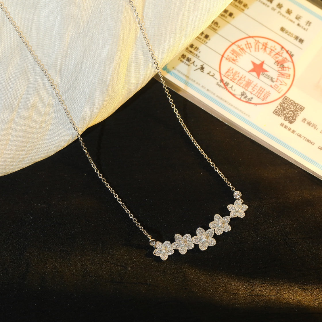 [Stellar jewels]]wild flower diamond line pendant