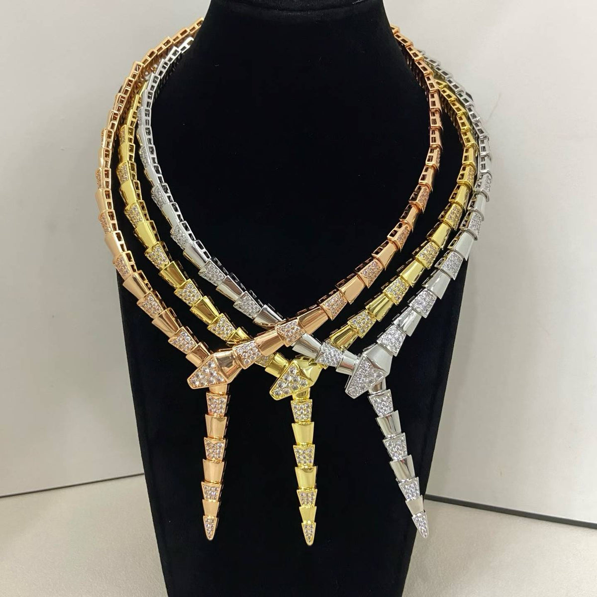 [Stellar  Jewelry]NEW WIDE BAND INLAID DIAMOND SNAKE NECKLACE