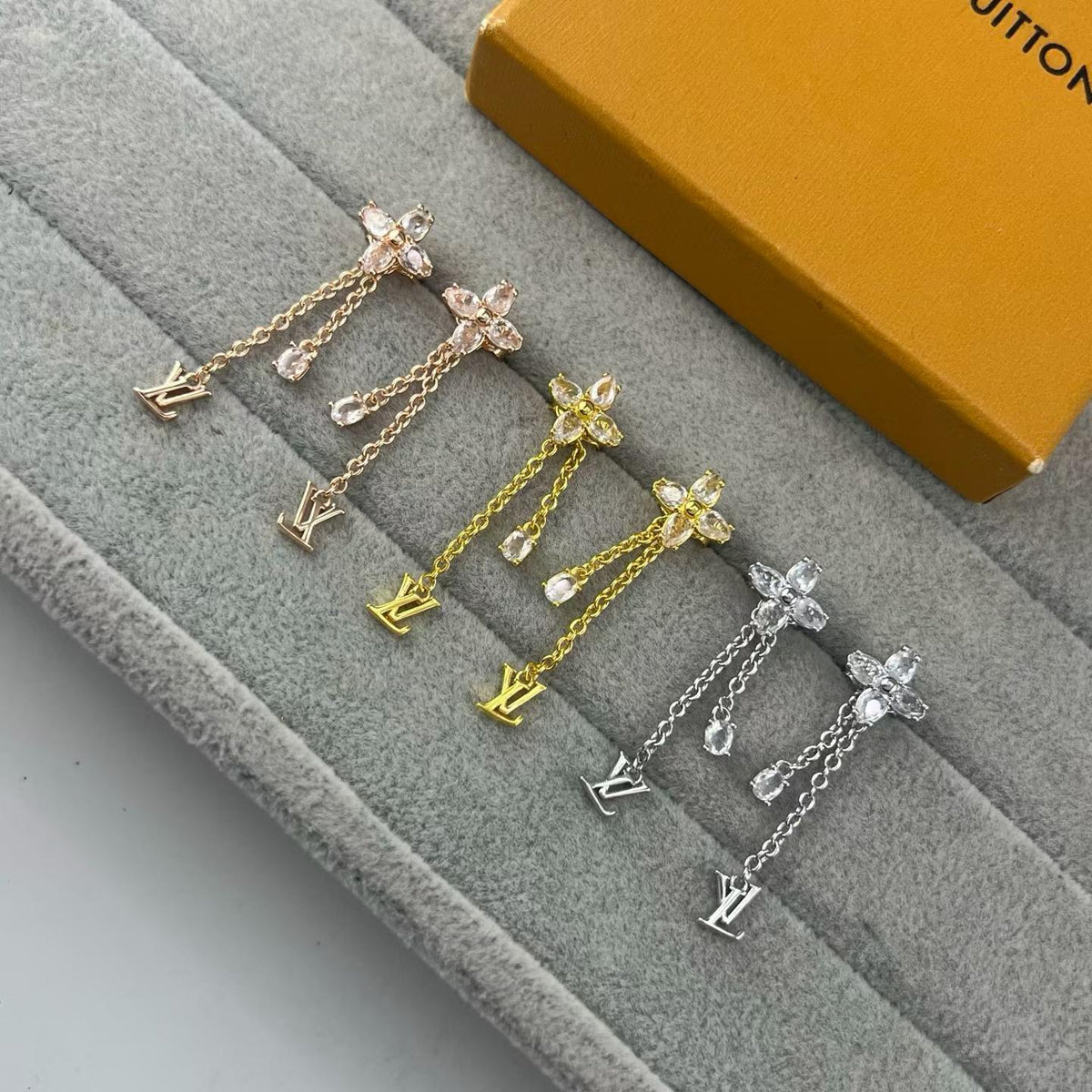 [Stellar Jewelry]PLUM DIAMOND LETTER EARRINGS