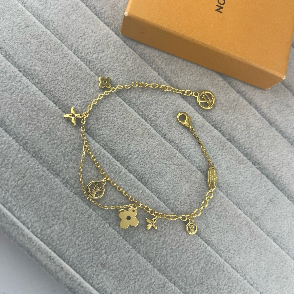 [Stellar Jewelry]SMOOTH MULTI FLOWER BRACELET