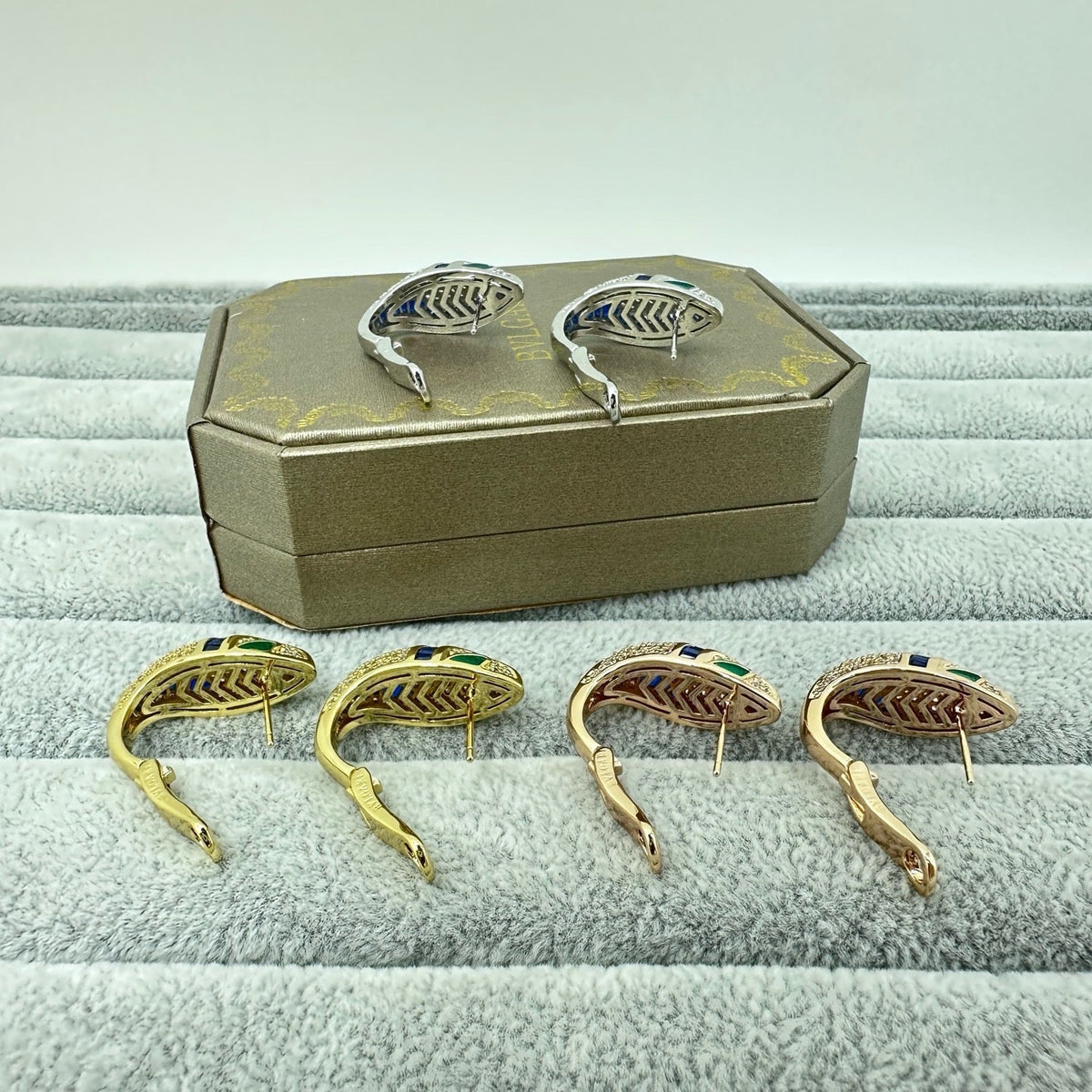 [Stellar Jewelry]FULL STONE TWO-TONE SNAKE EARRING STUDS