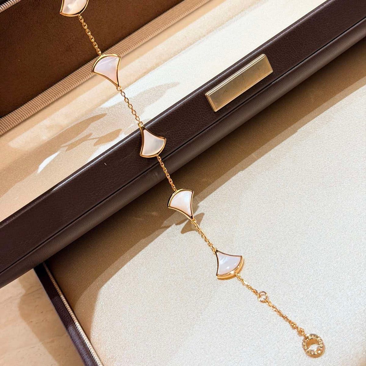 [Stellar Jewelry]5-Motif White Mother-of-Pearl Bracelet