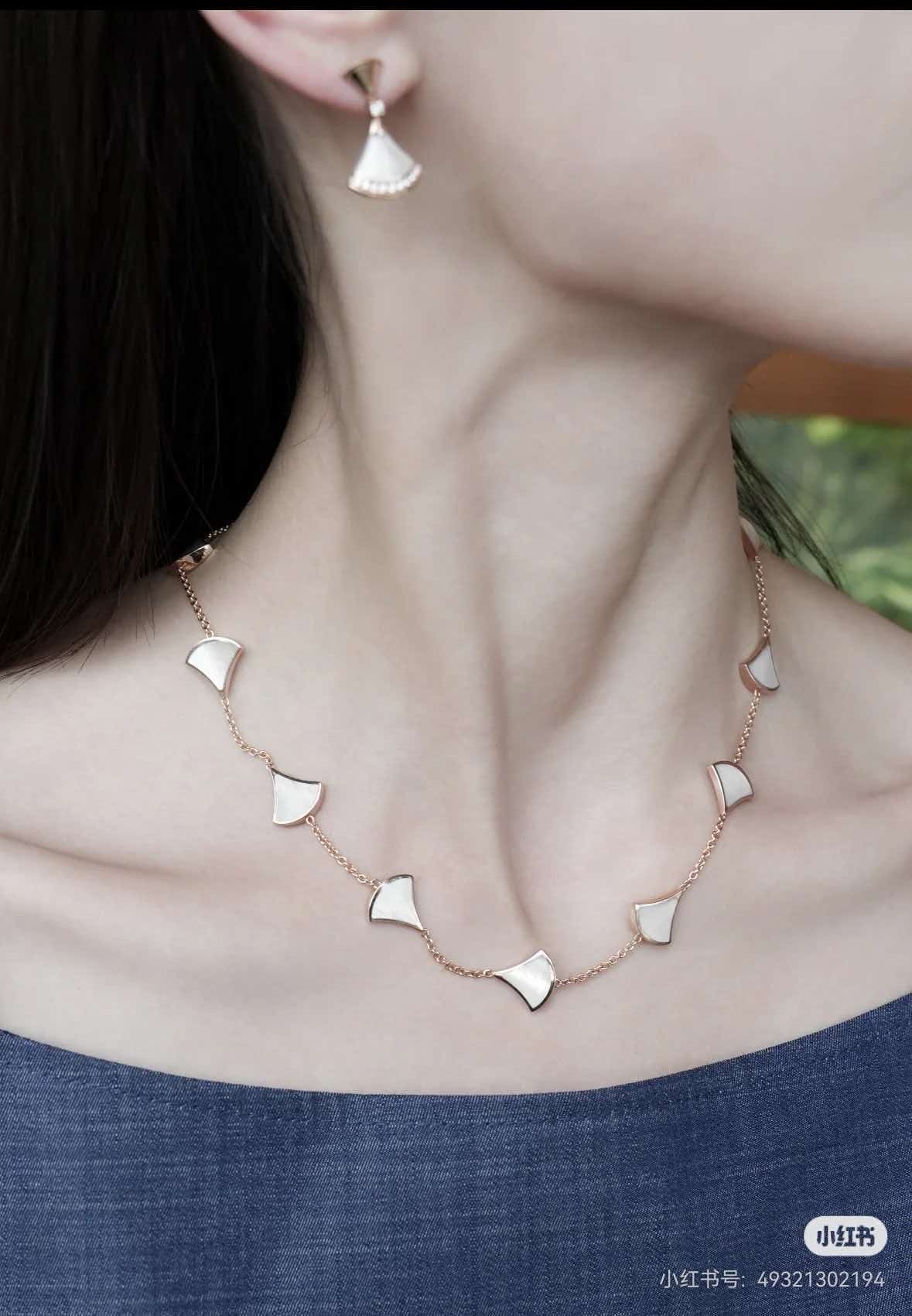[Stellar Jewelry]BVLGARI 10-Motif White Mother-of-Pearl Necklace