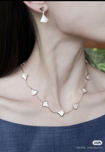 [Stellar Jewelry]BVLGARI 10-Motif White Mother-of-Pearl Necklace
