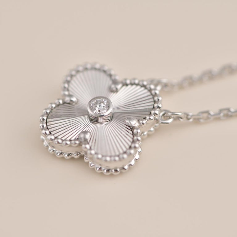 [Stellar Jewelry]CLOVER  15MM DIAMOND LASER NECKLACE SILVER