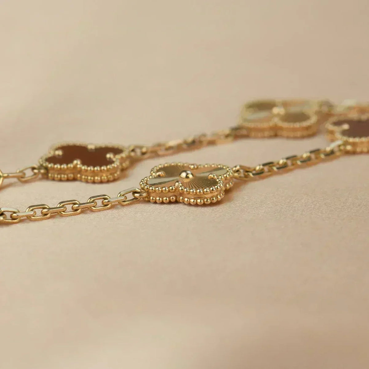 [Stellar Jewelry] CLOVER 5 MOTIF RED CORNELIAN BRACELET COLLECTION