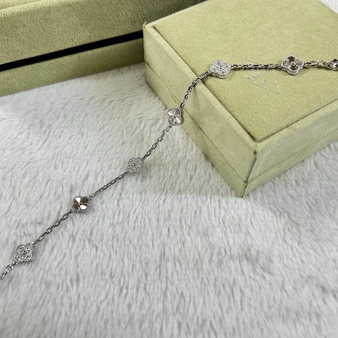 [Stellar Jewelry]CLOVER 6 MOTIF DIAMOND LASER BRACELET