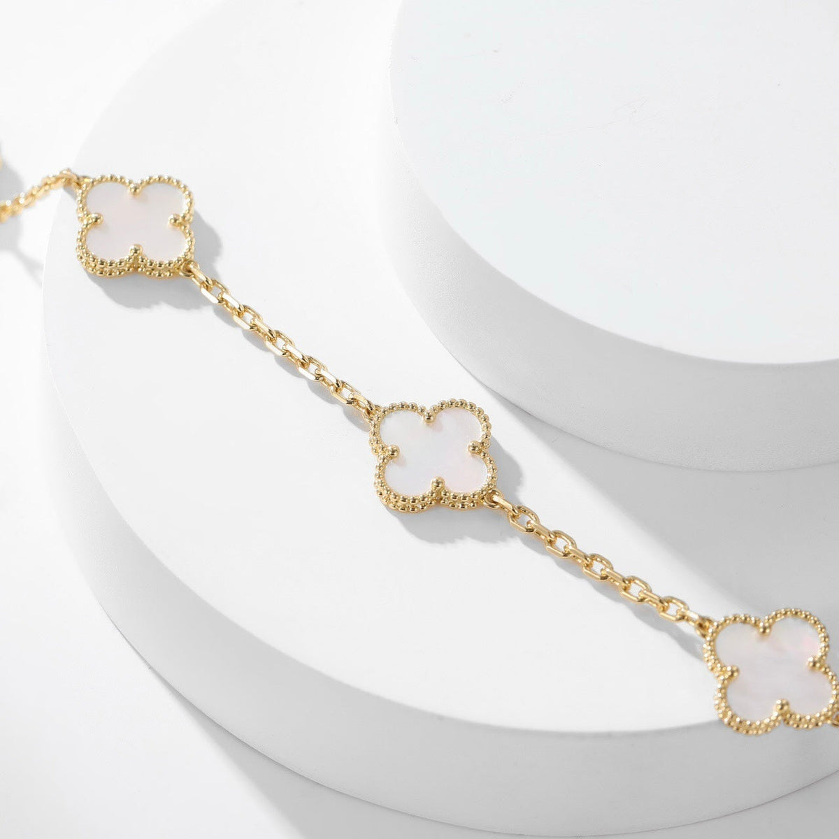 [Stellar Jewelry]CLOVER 10 MOTIFS WHITE MOTHER OF PEARL NECKLACE