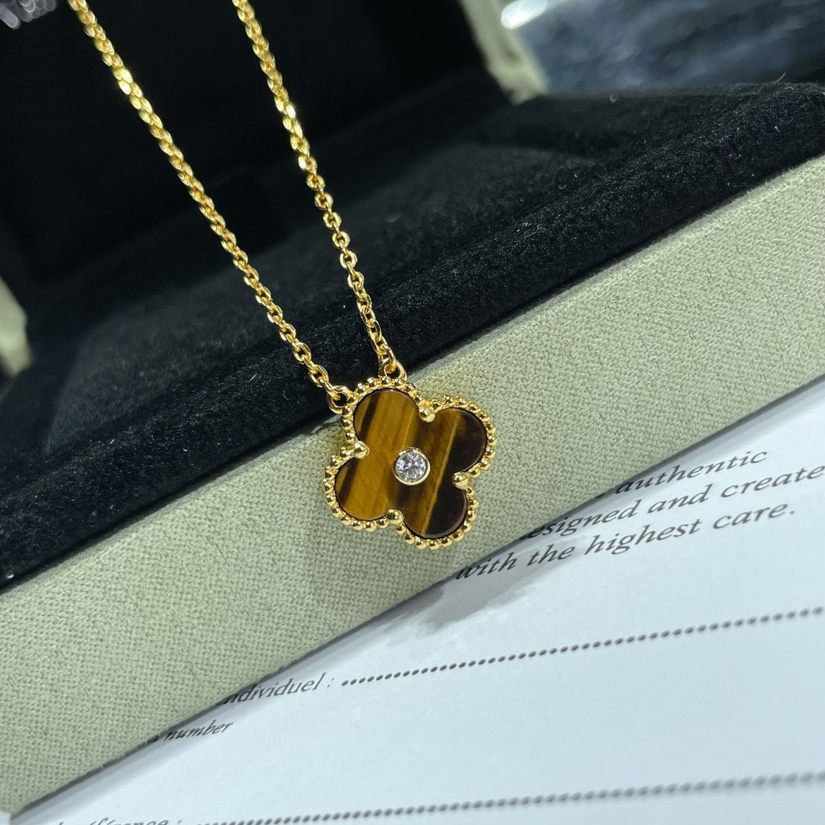 [Stellar Jewelry]CLOVER 15MM DIAMOND AND YELLOW TIGER'S EYE AGATE necklace